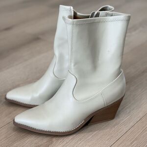 Universal thread heeled boots cowgirl white boots size 8 1/2 women’s